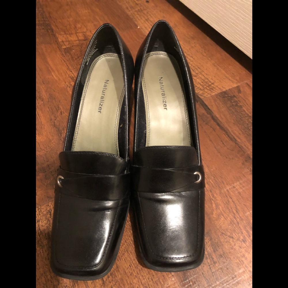 Naturalizer square toe pump